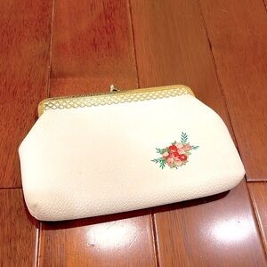 Vintage White & Embroidered Flower Kisslock Clutch